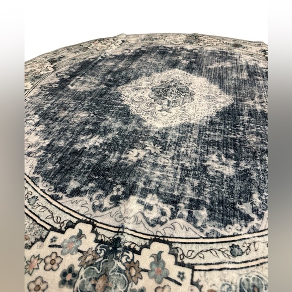 New! 4 foot round area rug vintage blue design - Picture 4 of 6